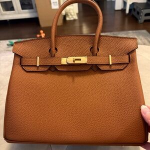 Lisa Robertson NWOT Leather Hudson Satchel